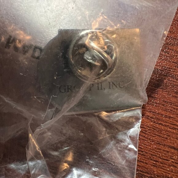 McDonalds Pin The Rhythm Carlos Vives 2000‎ Crew Employee Lapel Pinback Vintage - Picture 3 of 8